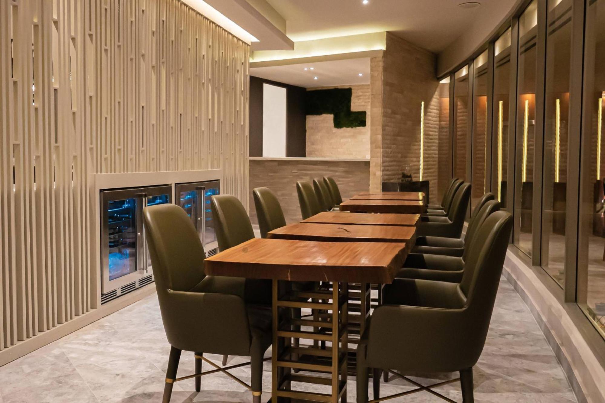 Jw Marriott Panama Hotel Luaran gambar The Club lounge at Hong Kong International Airport